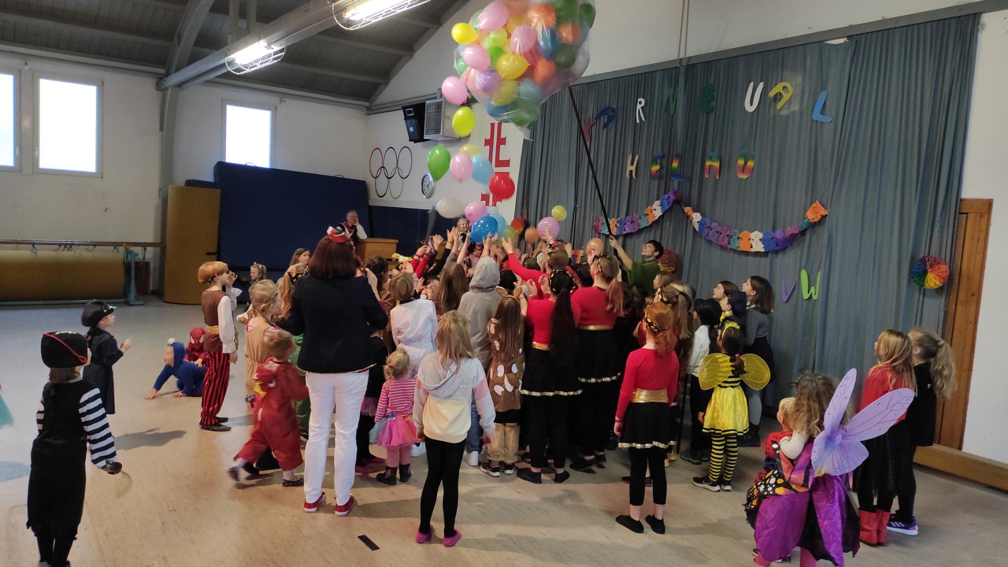 Luftballonregen beim großen Finale