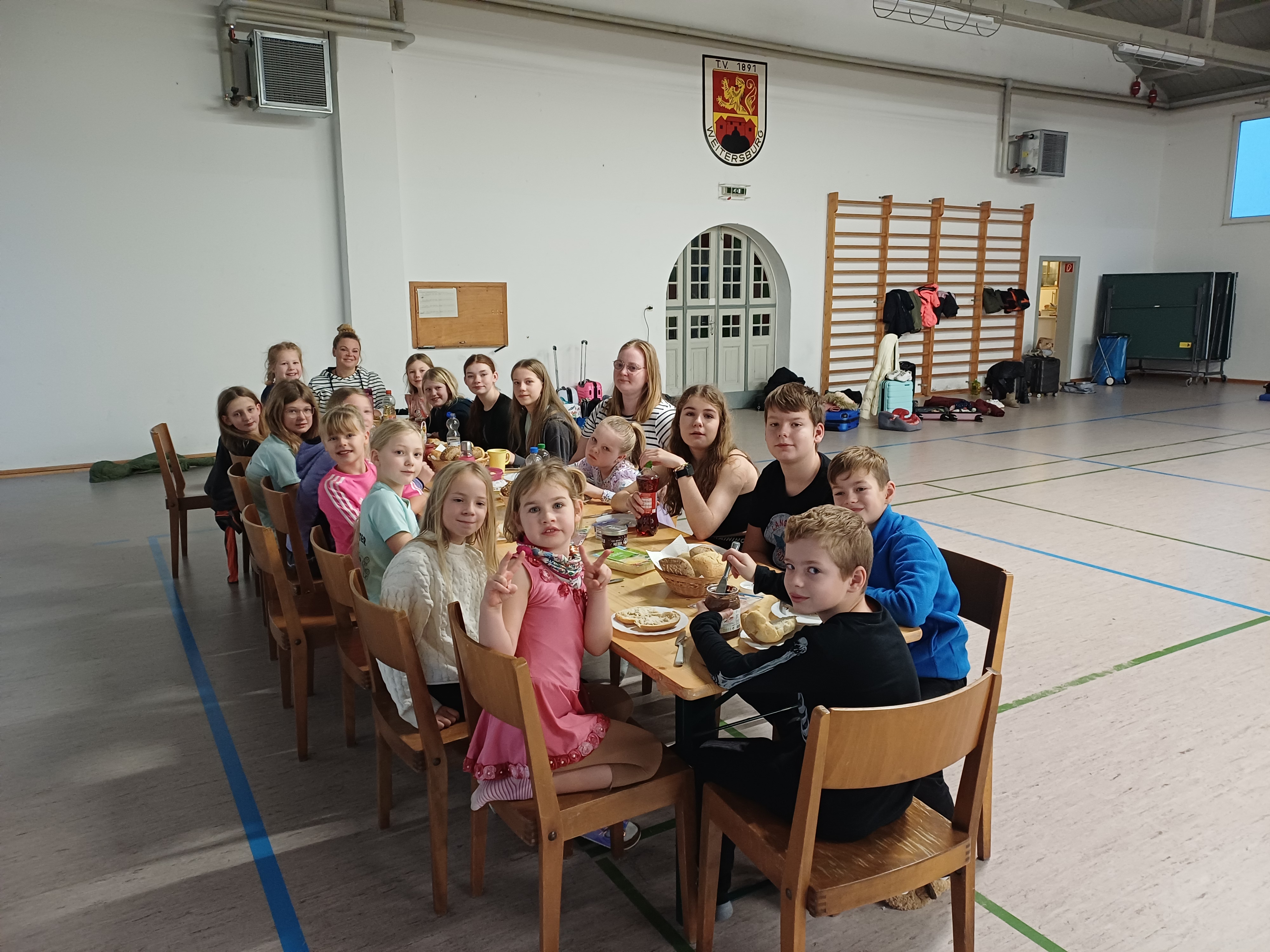 Die Gruppe beim gemeinsamen Essen